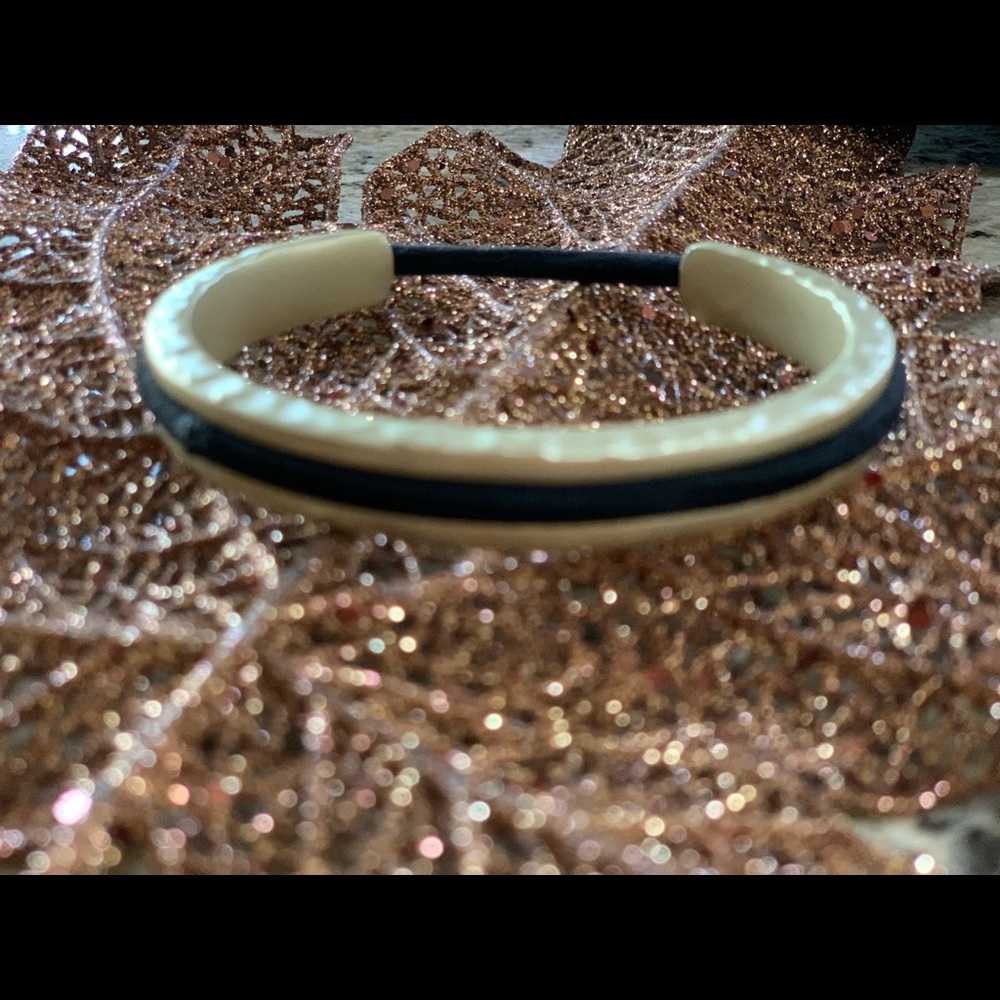 Maria Shireen - Hair Tie Bracelet in Hammered Gold